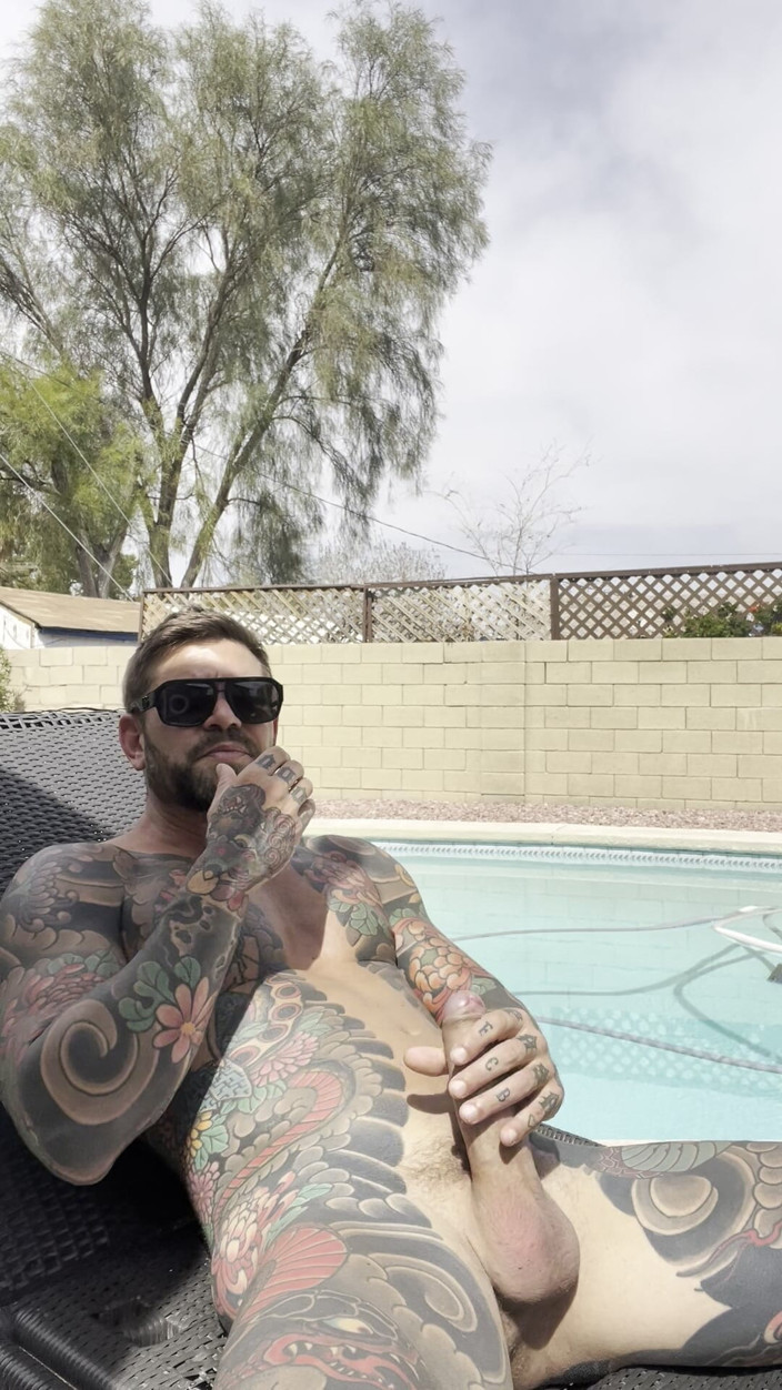 Juan Lucho Gay: Paja En El Jardin Mientras El Vecino Mira