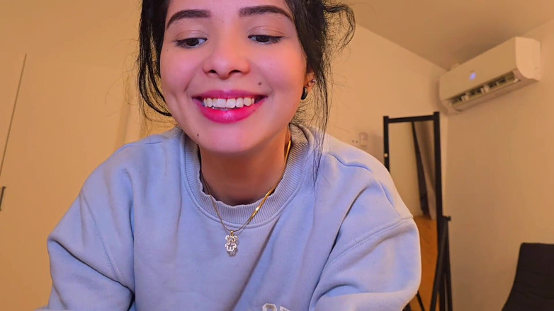 Labestiaylabella: Mio Fratellastro Mi Chiede Un Favore Di Registrare Un Video...