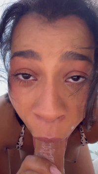 Tan Skin Kote Ami Bue saje a líže velkého ptáka na POV