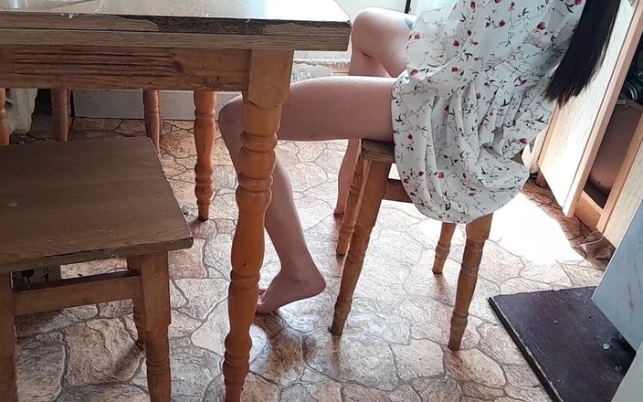 Lesbian-illusion: Nachytal jsem sousedku, jak hlasitě sténá a stříkáme spolu
