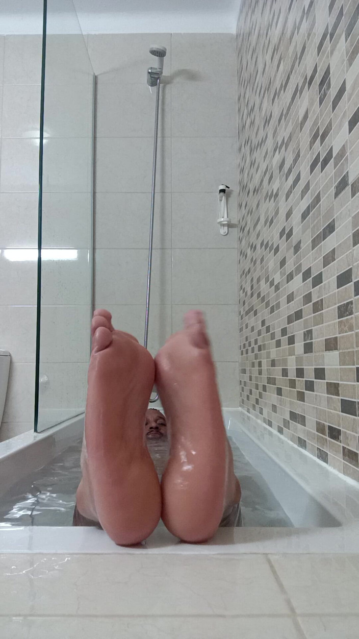 Boy top Amador: I Went to Take a Shower and Made a Video...