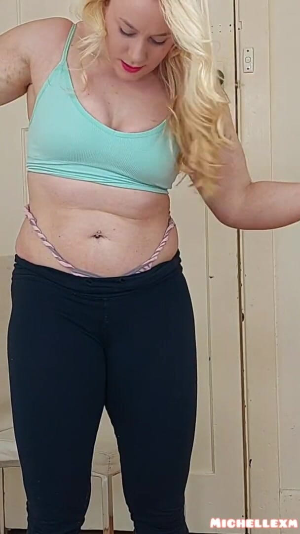 Michellexm: String hangende wedgie van een deur Wedgies grappige milf