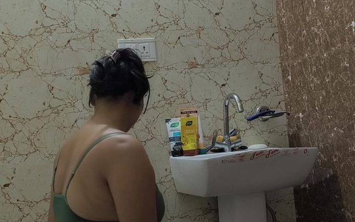 Puja ki jawani: Mydlany parowy prysznic z indyjskim BBW