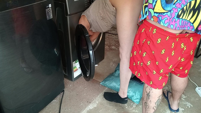 Bigjoefuckalott: 그는 양말이 회전식 건조기에 있다고 말했습니다.