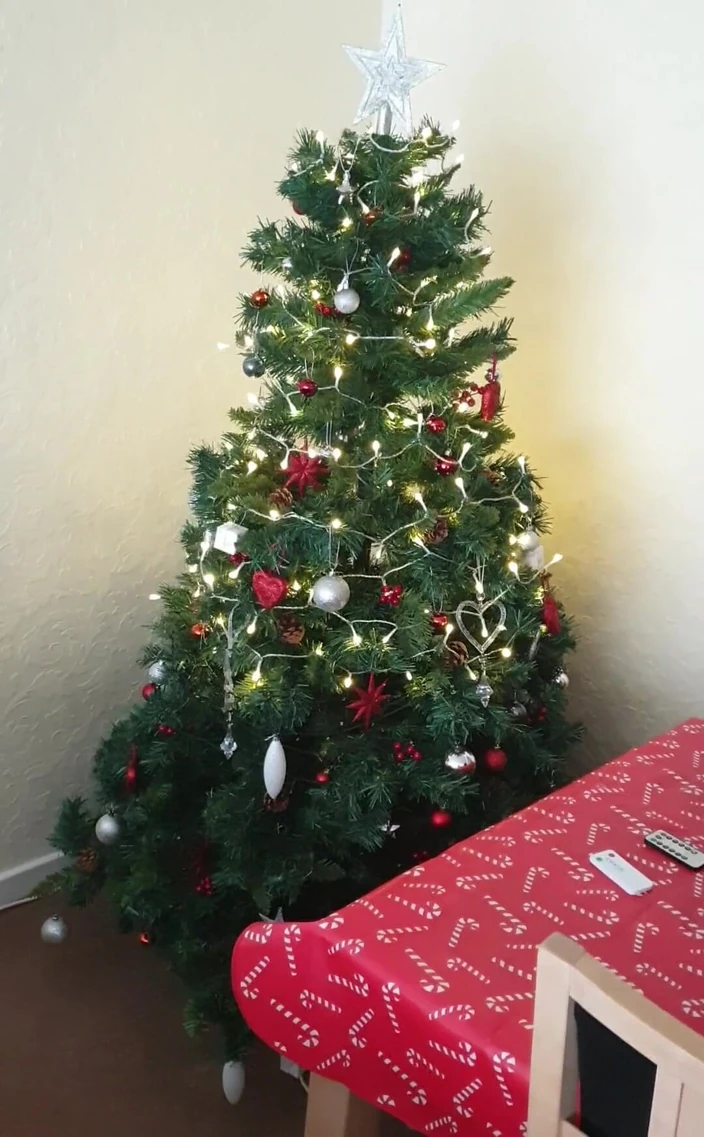 SkylerSquirt: Trying to Sort These Christmas Tree Lights Out 3 Remote Controls...