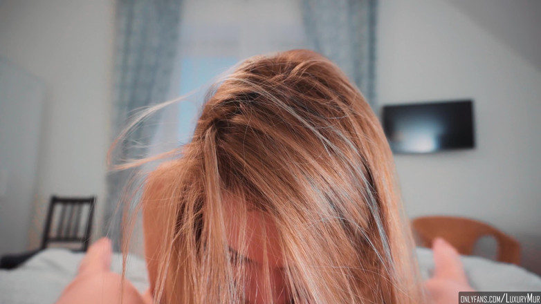 ReplayXXXLady: Okouzlující blondýnka ví, jak sát ptáka pro rychlý výstřik