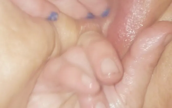 MAGLIGHTGIRL69: Fingering with a Butt Plug in!