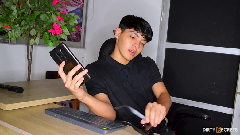 Dsfilmation: Murid nakal ini ngentot pantatku setelah ngasih aku pijat