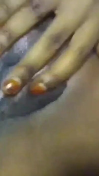 Cagna porca che mostra il suo corpo figa e buco del culo