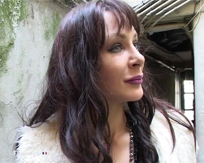 Rue Chaude: O mamă sexy excitată seduce un ceo bogat pentru a...