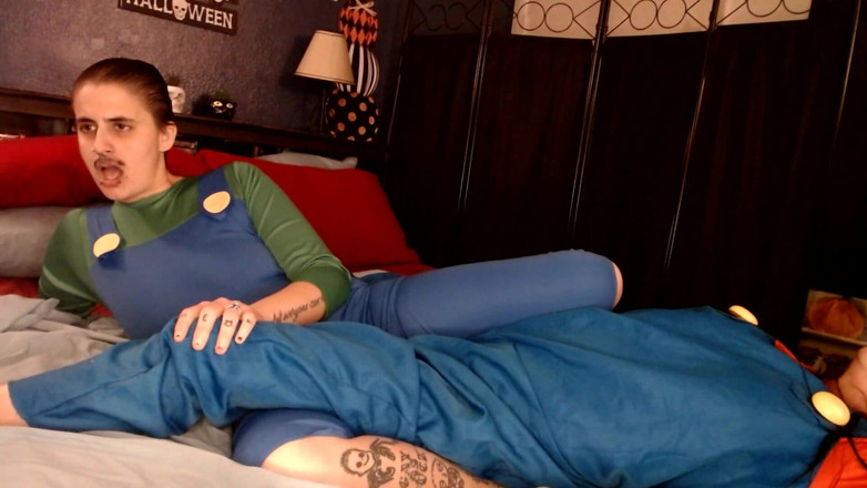 Abby Anna: Cosplay lésbico Mario e Luigi Scissoring