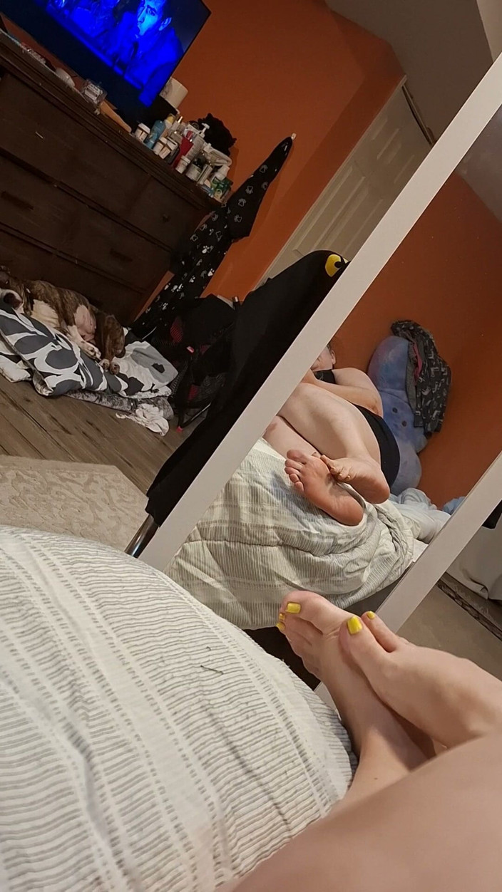 MrsHoley: I miei piedi sexy amano giocare
