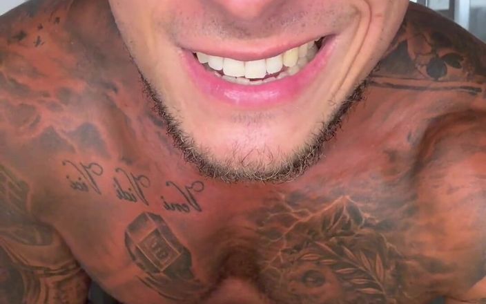 BoyGym: Hunk muscularplays s mým tlustým ptákem, slavný Onlyfans Model