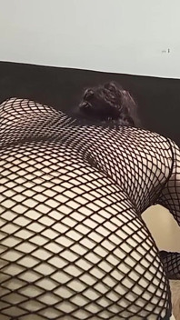 Eu lambo a vagina da minha namorada e a penetro até que eu a encha com sêmen