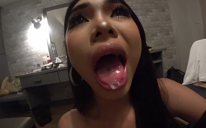Arda Fennec Ladyboy: First Time with Milk