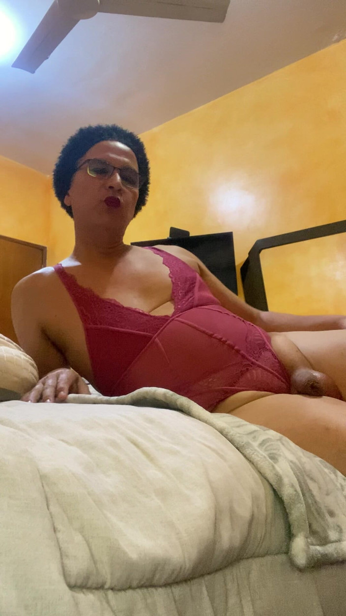 Emmanatmx: Emmanataly sexy