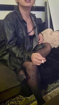 Chemise en cuir en fumant