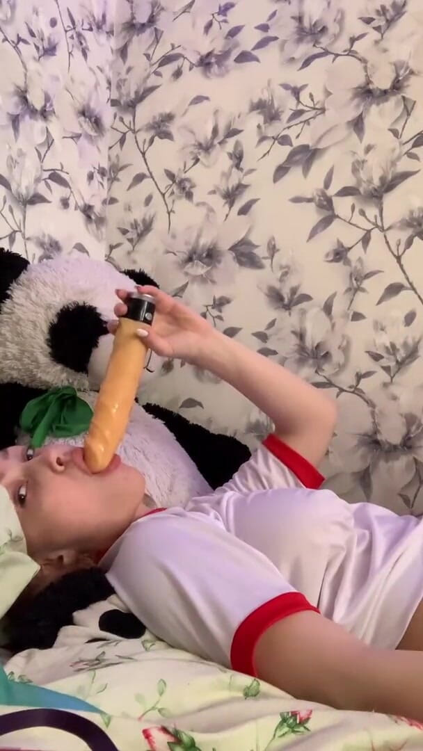 SashaSweet69: Минет на дилдо и трах сисек