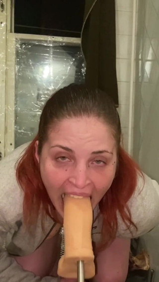 Elena917: deepthroat and spit on face with fuck machine