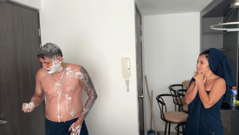 Amateurs productions: Tetanggaku yang nakal minta aku mandi di apartemenku adalah alasan...