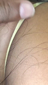 Gelber sari, heiße brust, nippel lecken