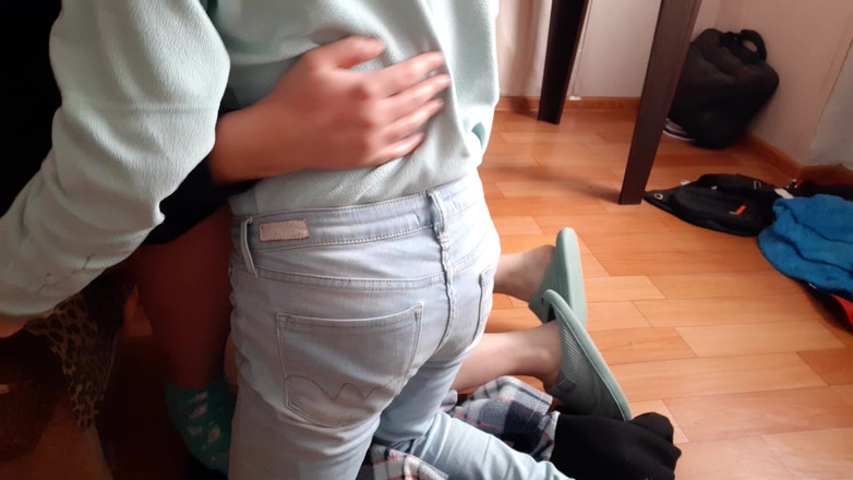 Lesbian-illusion: 샌드위치를 먹는 더러운 레즈 보지와 엉덩이