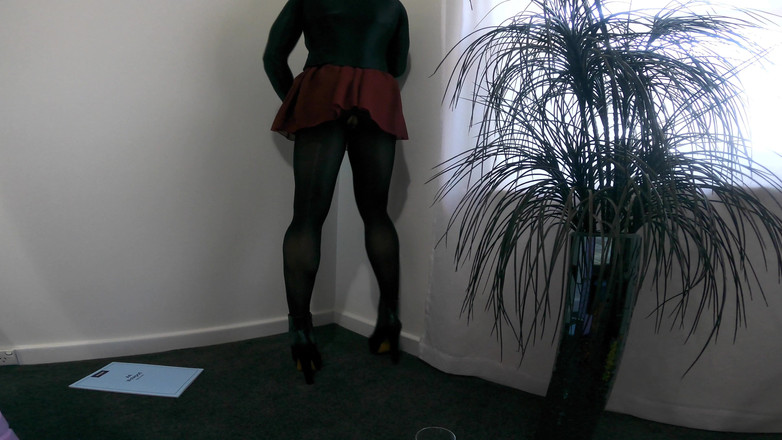 Muscle sissy slut Jessica: Sexy kancelářská svalová děvka