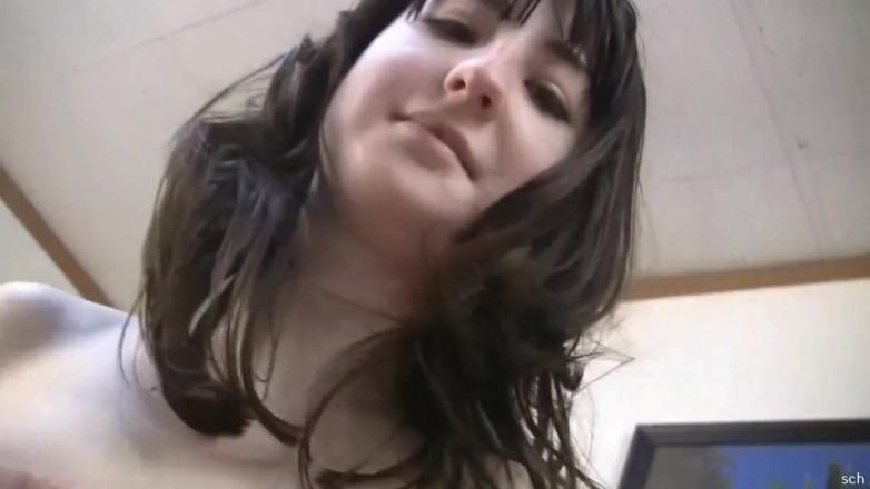 Hard raw sex: La ragazza piatta si scopa a secco il suo amante