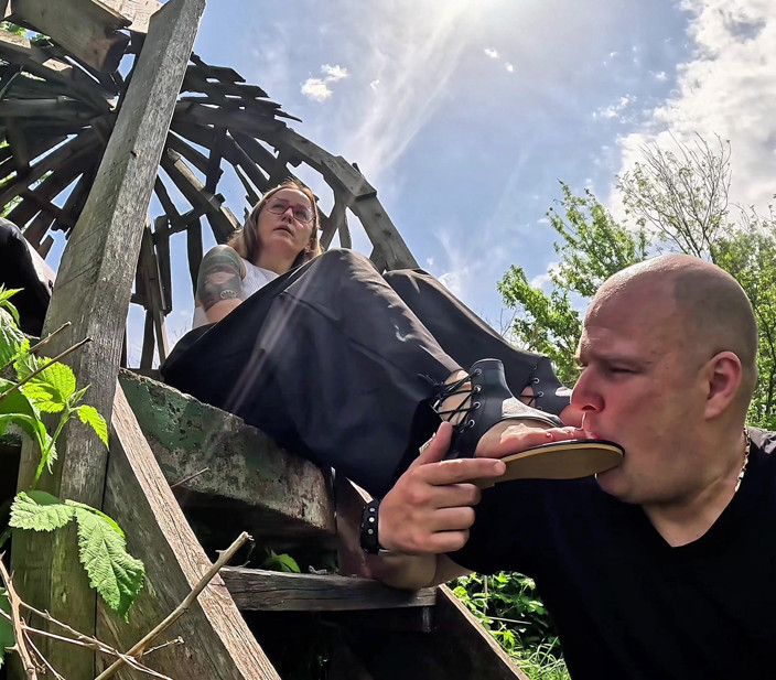 Mistressyammyboots: Uctívejte nohy své paní