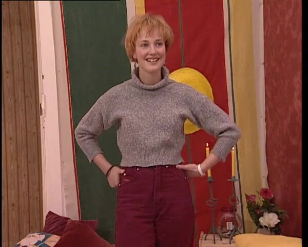 YOUR FIRST PORN: Pelirroja y muy cachonda Jana se masturba hasta el orgasmo