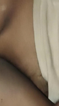 Une bhabhi sexy sangeeta suce une bite et avale mon sperme