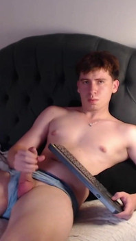 Ragazzo Bianco Con Gallo Rosa Modelli Boxer Blu E Disegna Il Suo Cazzo