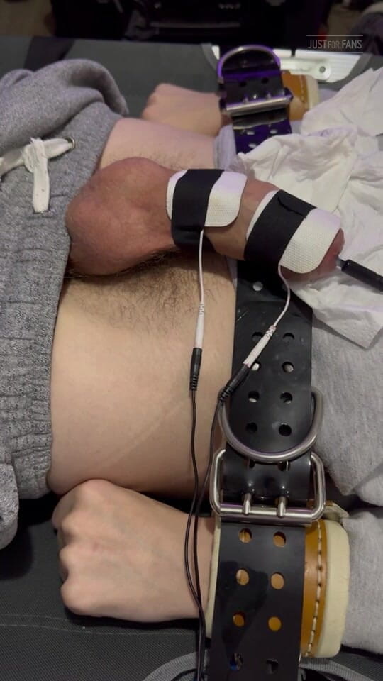 Inmate Cody and SubEdgeX: Subedgex страждає від E-stim і зондування