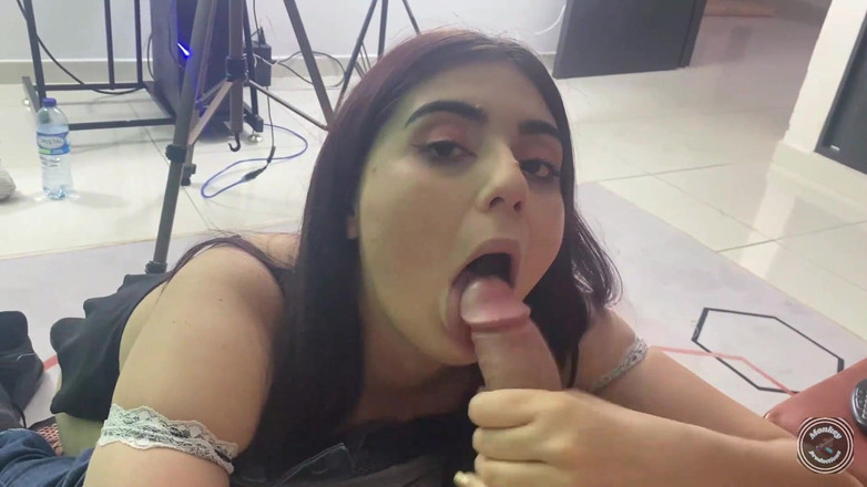 teenamateursgirl: 미시 새엄마, 자지 빨기 POV