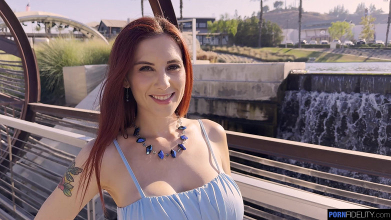 Pornfidelity: Pornfidelity - Kelly Caprice iki yük alıyor!