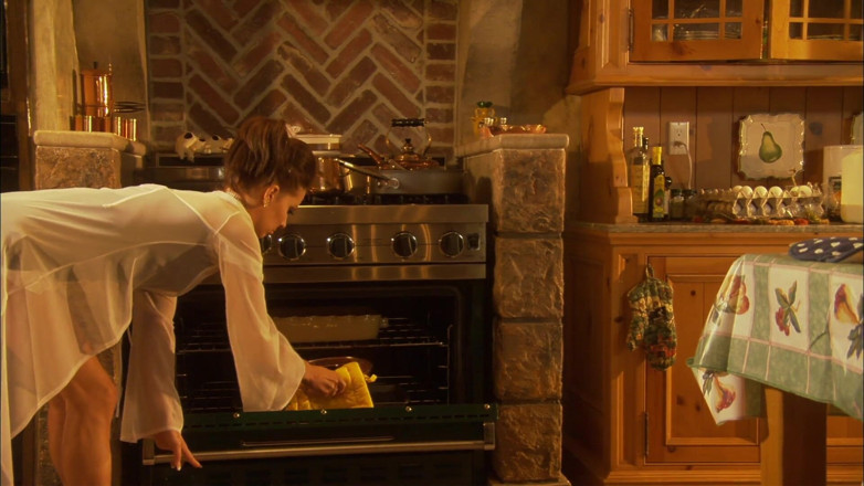 Hot Girlz: Cooking session gone horny and wild in the kitchen