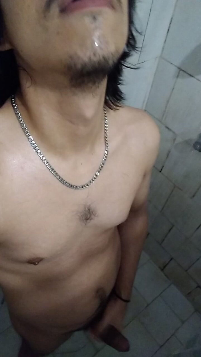 AlexAlejandro13: Regardez-moi pendant que je le tire dans l’eau