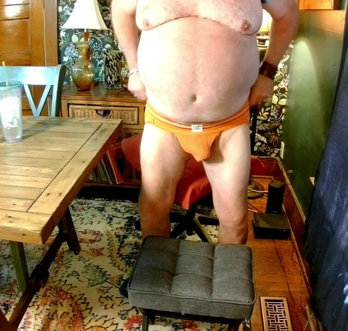 beardaddychub: rapide dans orange jock
