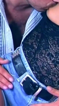 Liếm âm hộ truy cập nhà bếp và sự điên cuồng tư thế đẩy sâu
