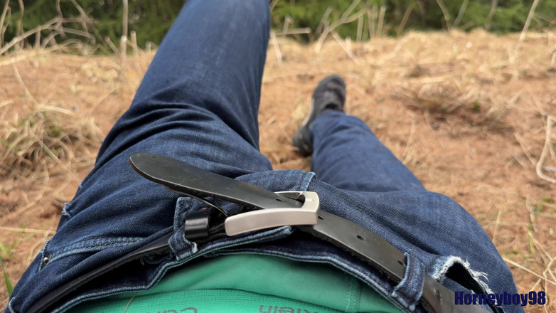 Horneyboy98: Twink Wixt avec sa grosse bite dehors dans la nature