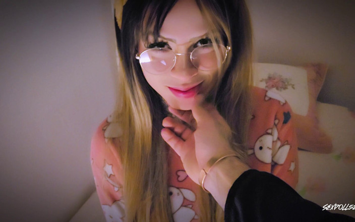 Sexdoll520: Stepsister Asked to Sneak Into the Room Without Them Knowing