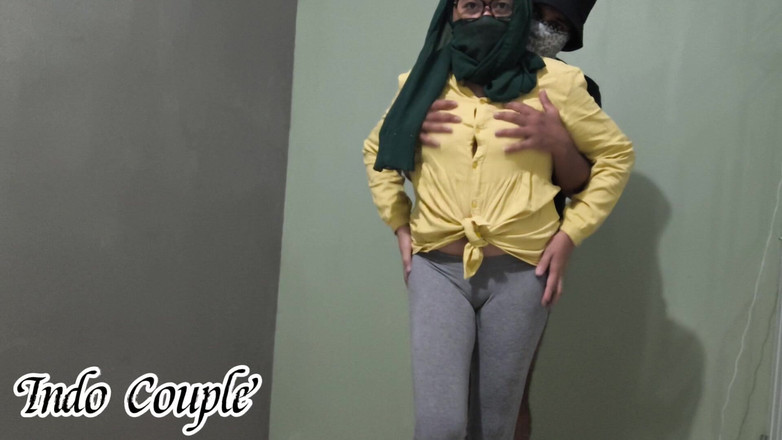 Indo Couple: Przyrodnia siostra i przyrodni brat