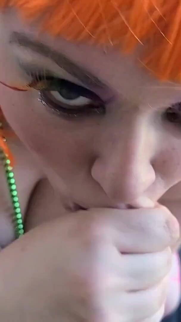 Bull Bang Gang Official: Oompa Loompa Blowjob z pohledu