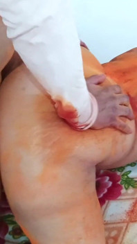 Holi fericit cu mama ei vitregă frumoasă și dolofană, ambele sunt foarte plăcute, futute reciproc