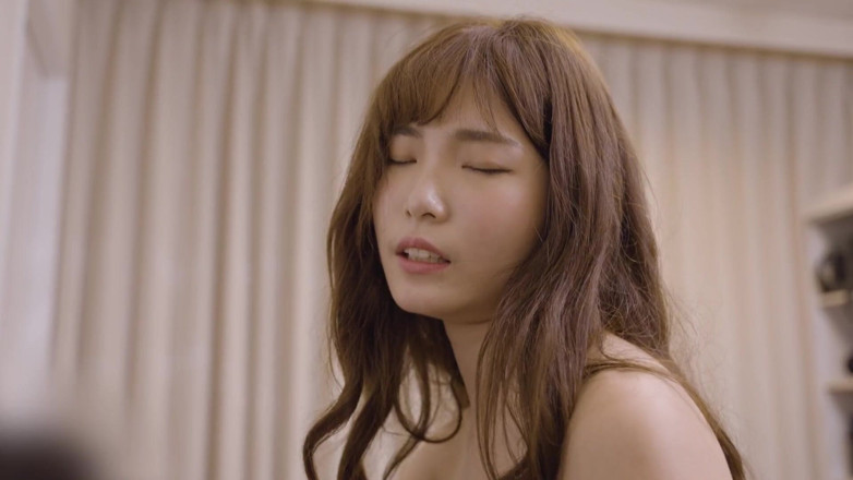 Asian Milfs n Teens: เธอชอบได้ของขวัญก่อนเย็ด - Perv Milfs n Teens