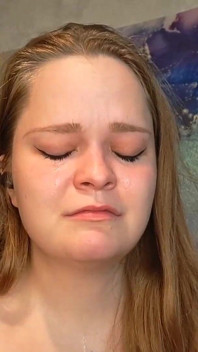 Alison Sobbing lagi