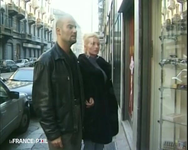 French Family Secrets: ドスケベなブロンドが風俗店で2人の変態に犯される