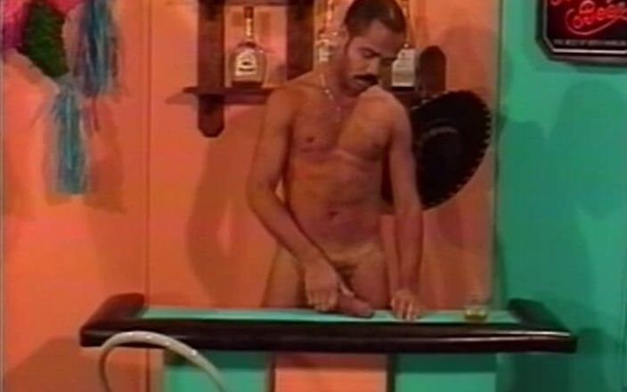 Gay vintage vibes: Интенсивные мужчины в синхроне 5