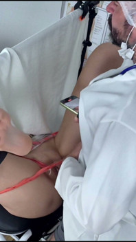 Ginecologul părăsește pacientul cu vaginul ud!