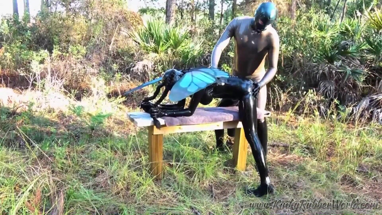 Fem Latex: Ngentot peri gotik di hutan